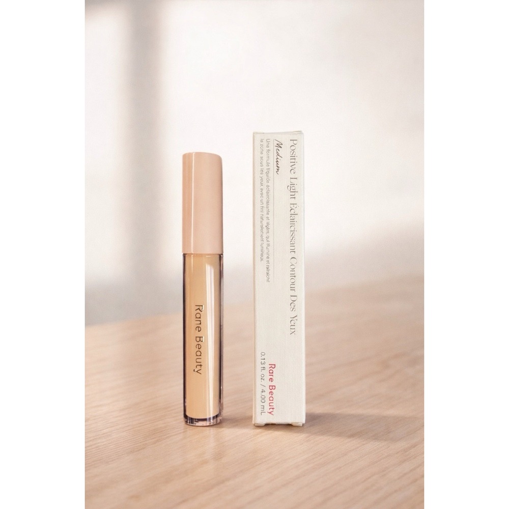 RARE BEAUTY POSITIVE LIGHT UNDER EYE BRIGHTENER - LIGHT MEDIUM (Full Size 4ml)